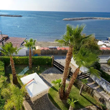 Baia Azzurra Holiday home *